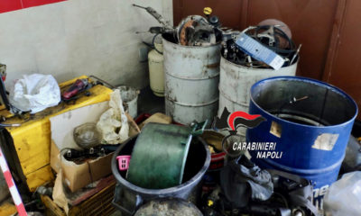 materiale trovato nell'officina sequestrata