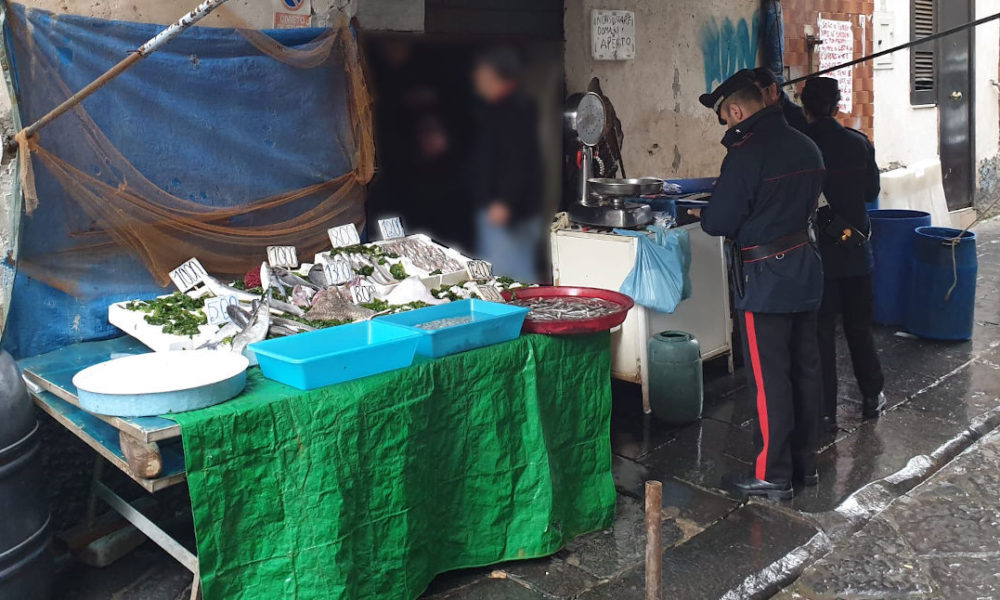 Controlli su lavoro nero e sicurezza alimentare a Napoli Forcella