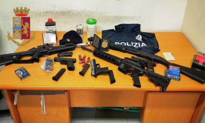 Armi e segni distintivi della Pollizia di stato Trovati a Giugliano