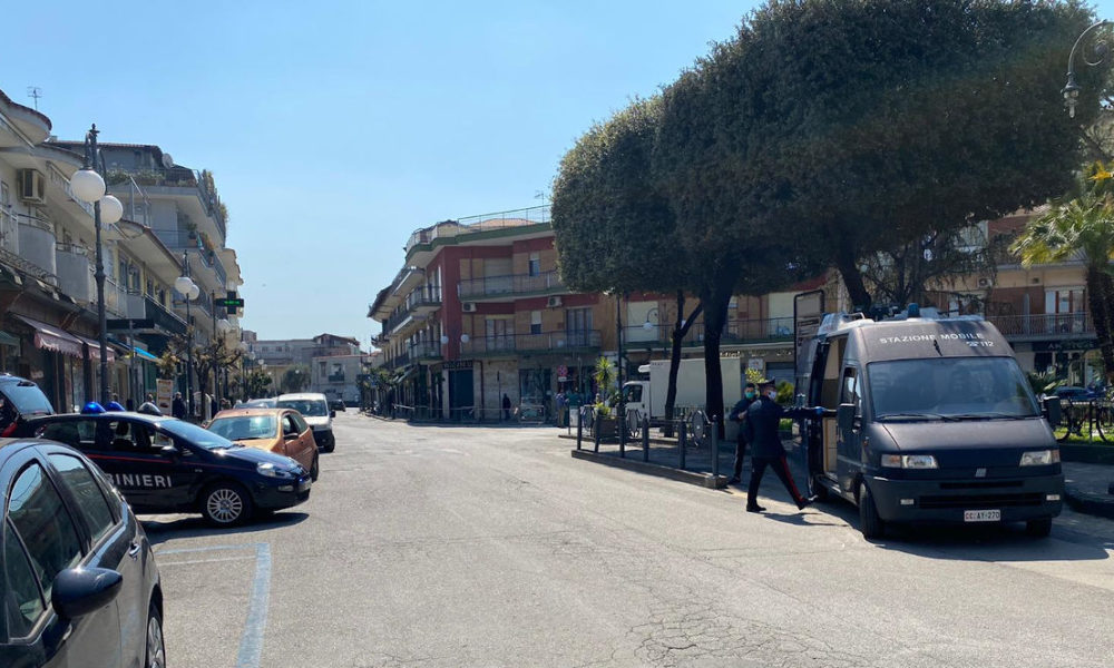 Controlli dei Carabinieri di Qualiano In piazza Rosselli