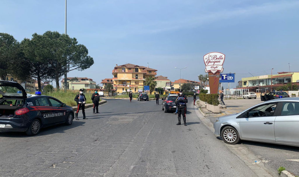 Controlli anti covid-19 dei Carabinieri a Giugliano Circumvallazione esterna