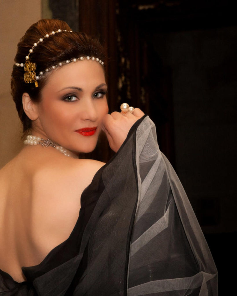 carmen giannattasio in abiti da scena