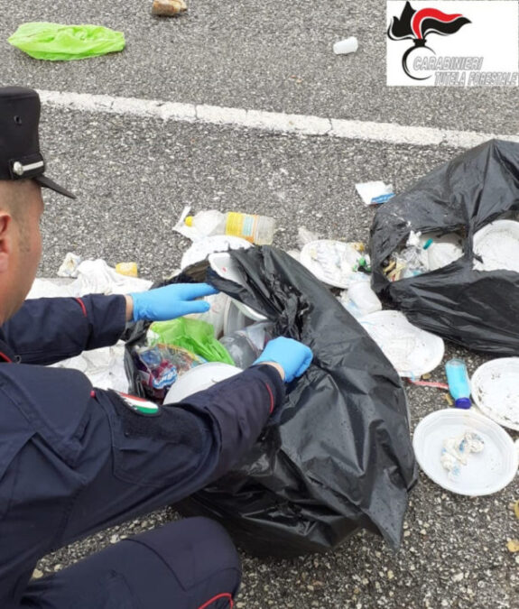 Carabinieri Forestali con rifiuti abbandonati San giorgio del Sannio