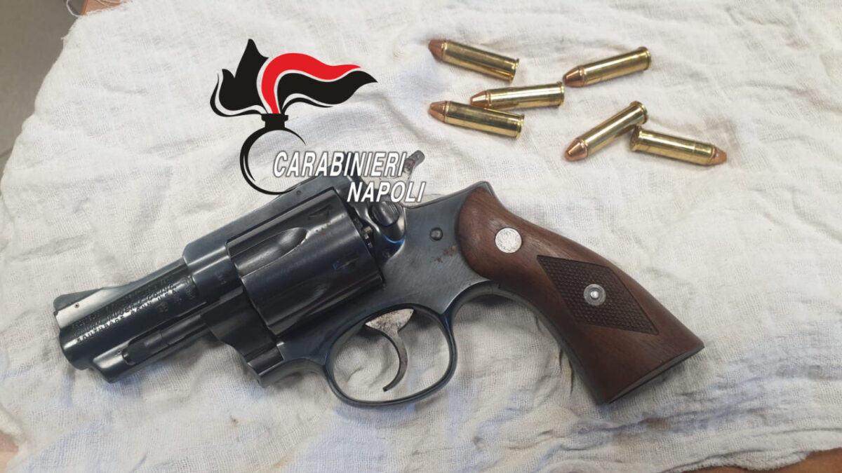 Revolver Ruger trovato a Scampia nella vela rossa