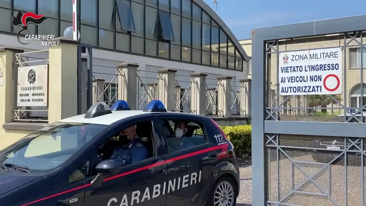 tramortisce e da fuoco al fratello