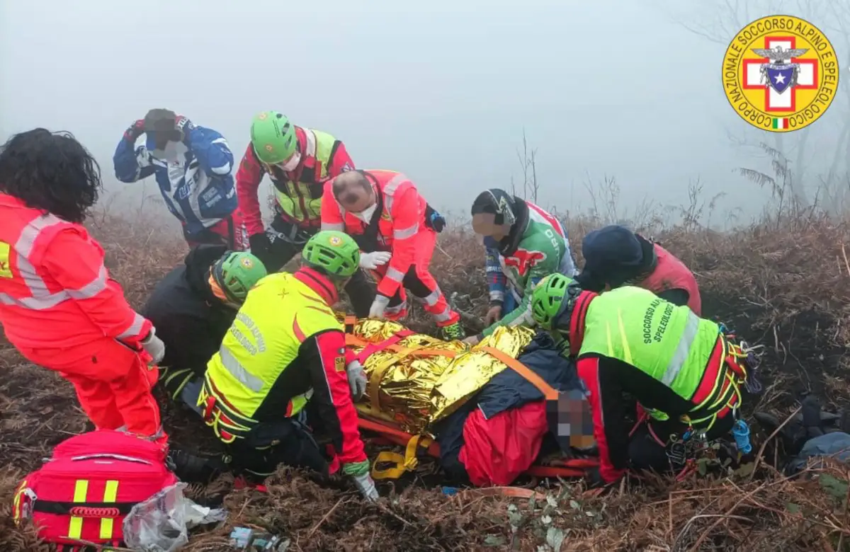 Motociclisti perdono orientamento. Salvati dalle squadre del Soccorso Alpino e Speleologico della Campania; uno dei motociclisti ha avuto un incidente