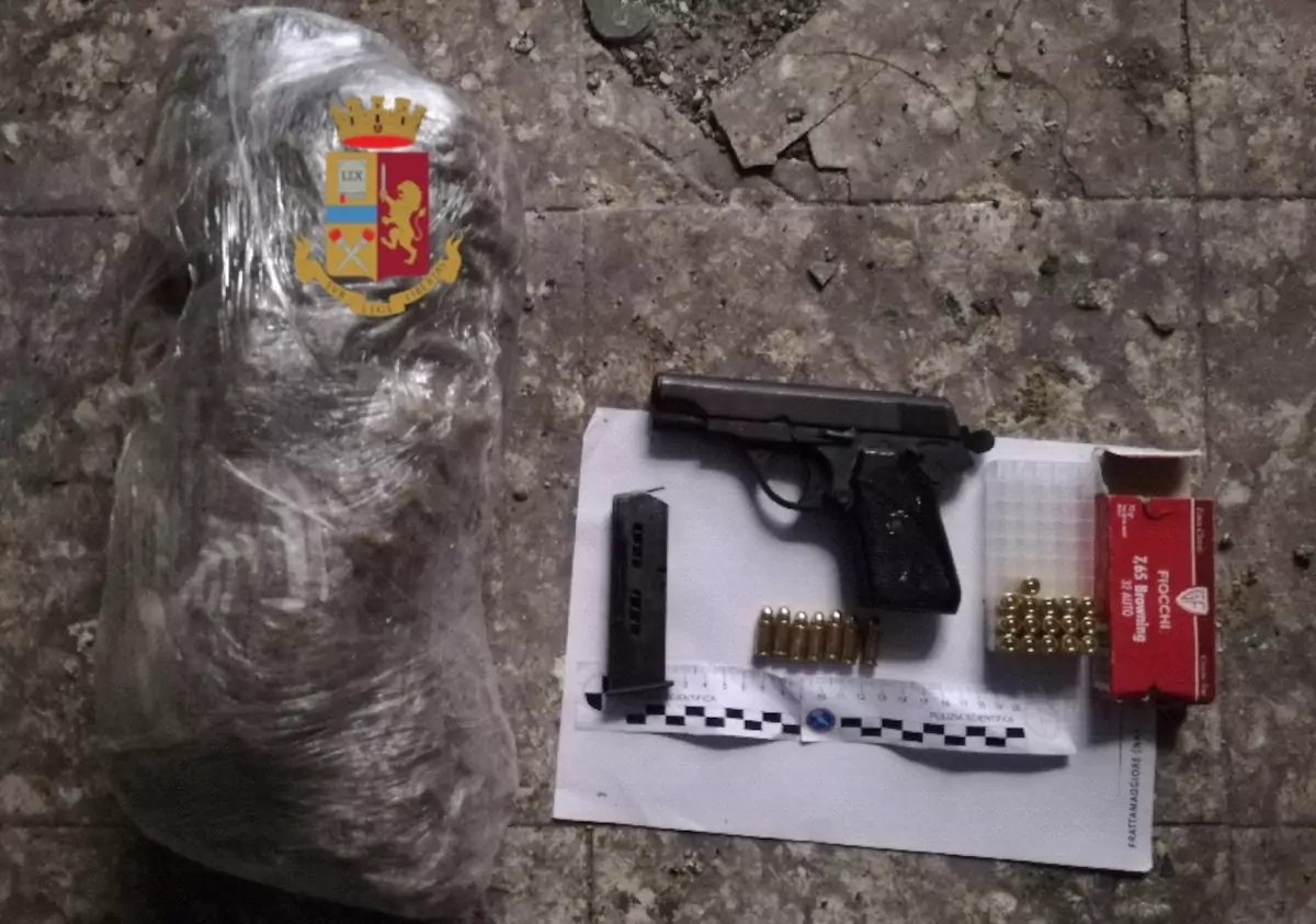 armi e droga a napoli in appartamento