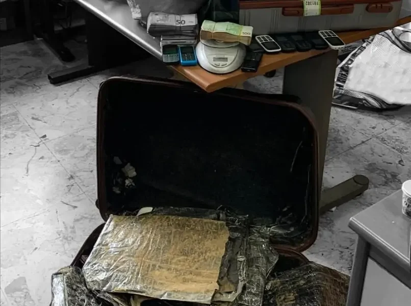 Nasconde 7kg di eroina in casa