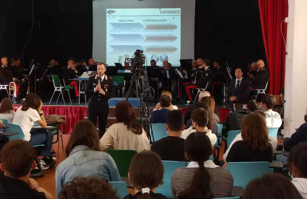 Incontro per la legalità tra carabinieri e studenti