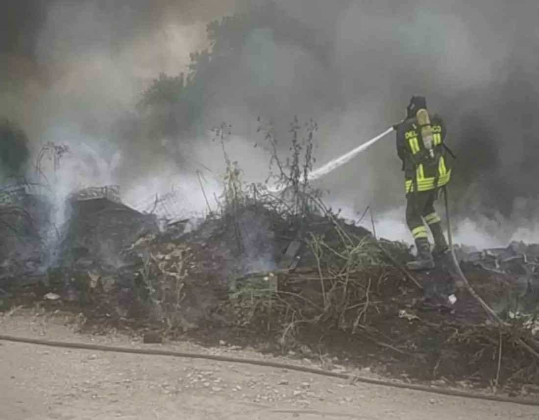 Nuovo rogo nel campo rom