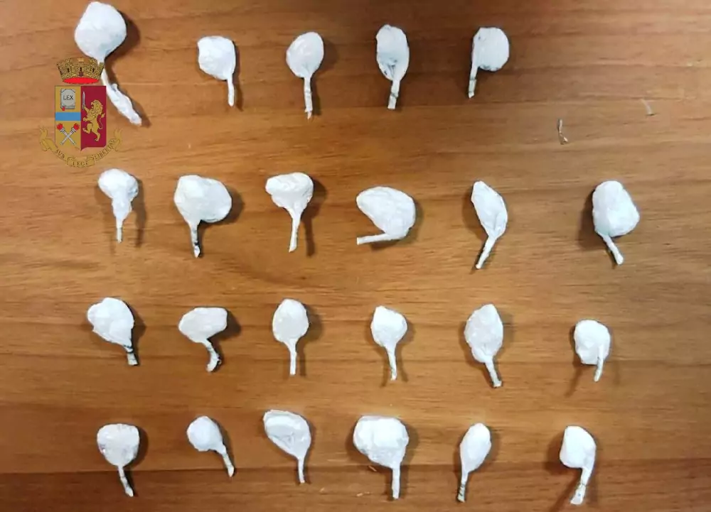 Sorpreso con 23 dosi di cocaina