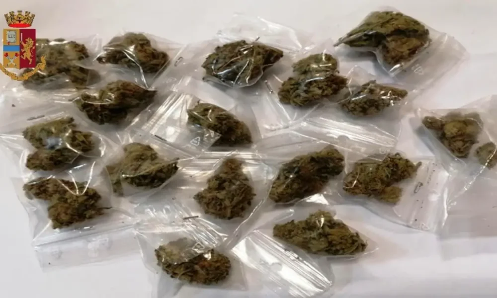 Arrestati 2 pusher a Napoli