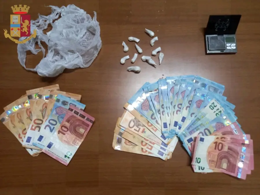 Ai domiciliari con la droga