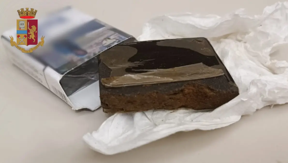 Sorpreso con droga su corso secondigliano