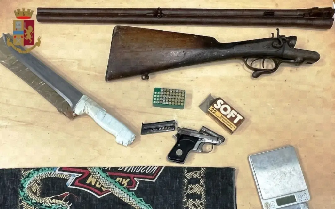 Armi e munizioni in casa a Ercolano