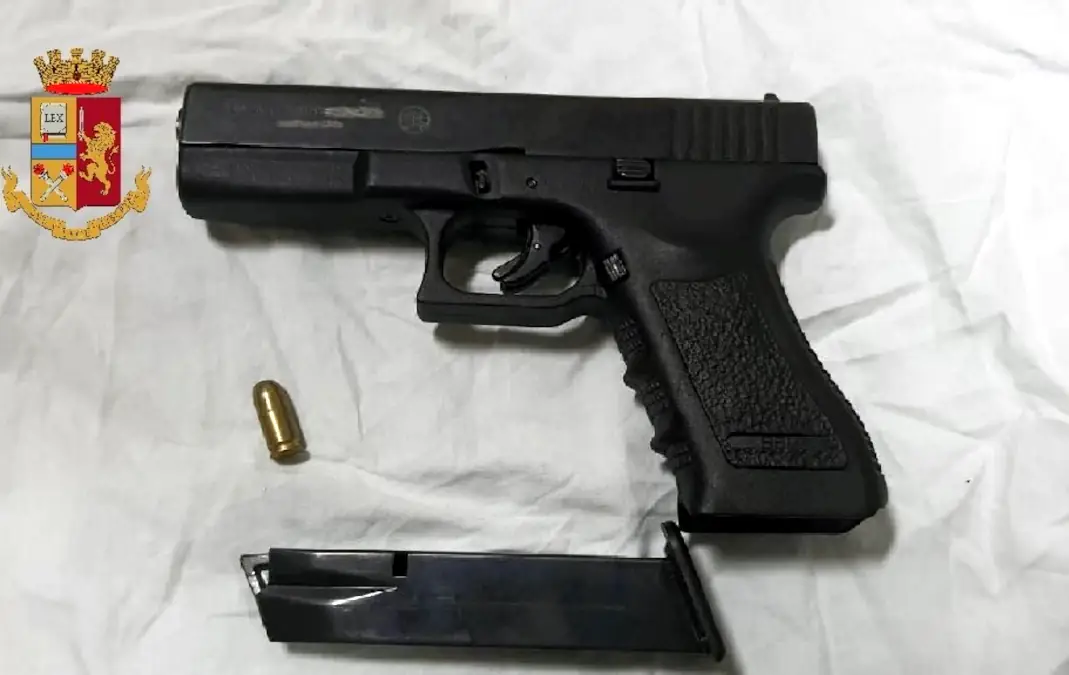 Sorpreso con una pistola in casa