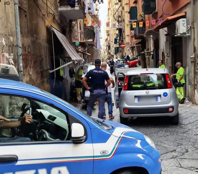 Quartieri Spagnoli: rimossi paletti abusivi
