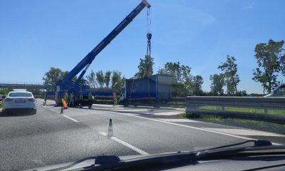 Camion si ribalta sulla SS7 Bis