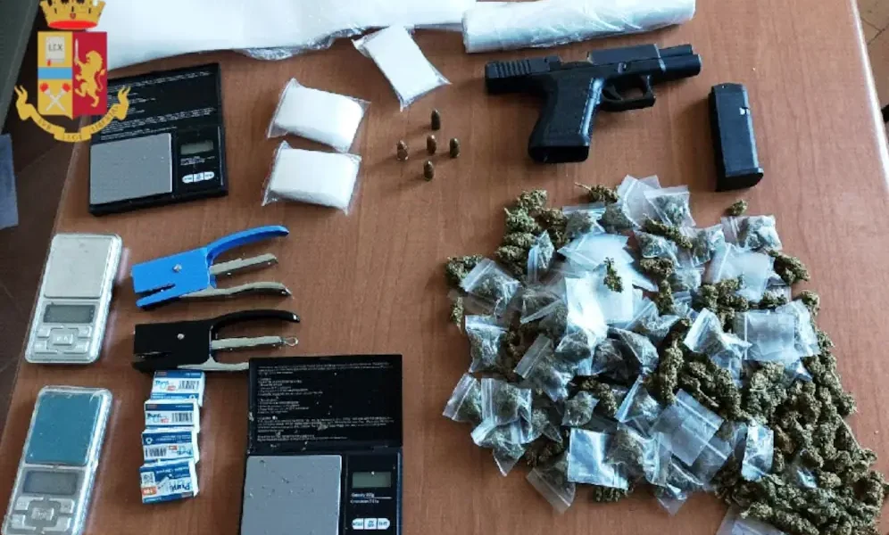Sorpreso con pistola e droga
