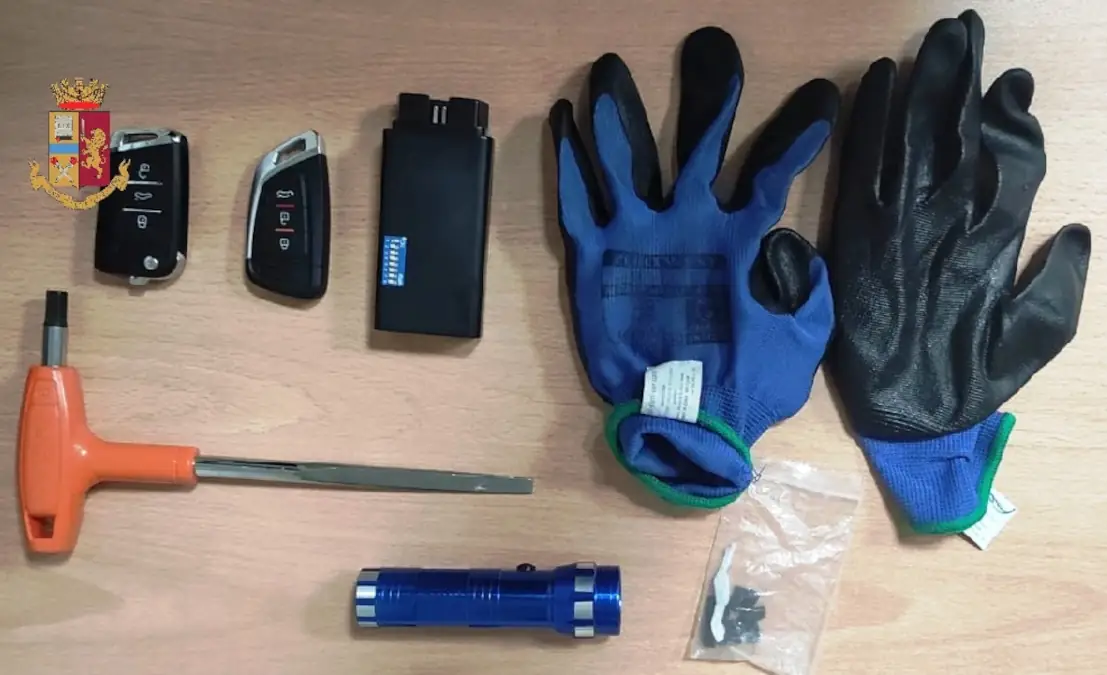 Trovati con arnesi da scasso