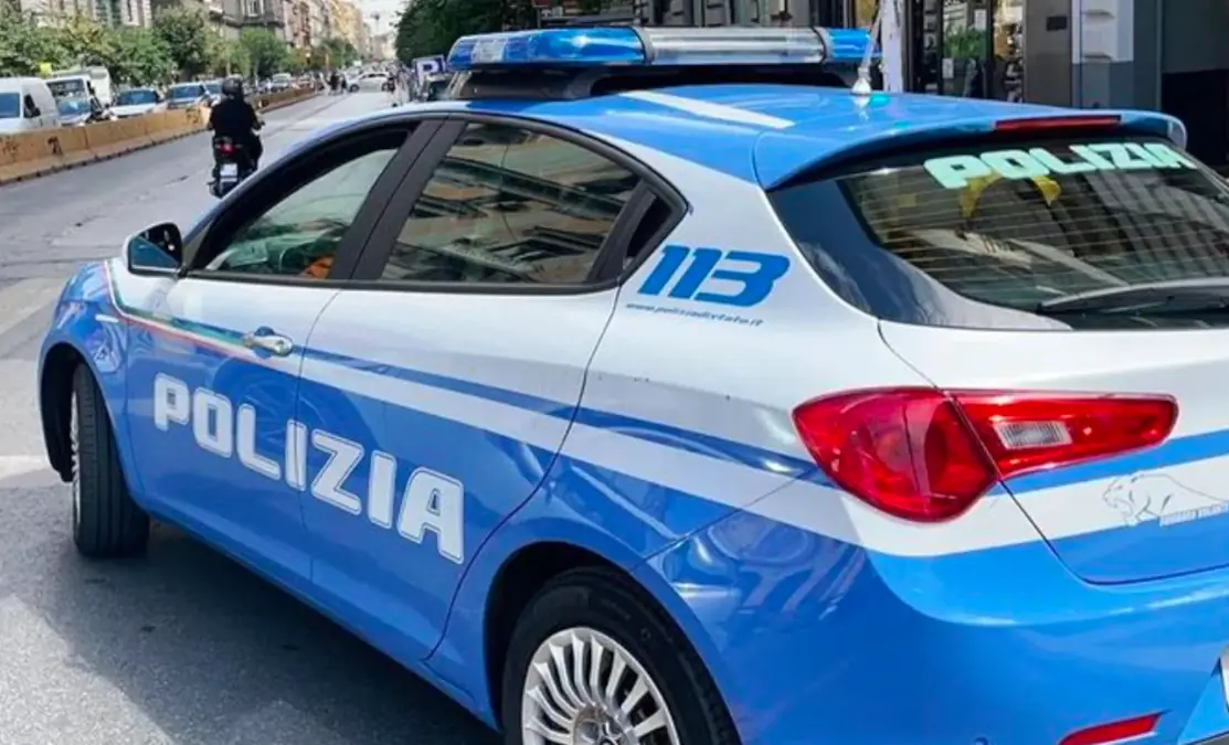 Tenta furto in un bar