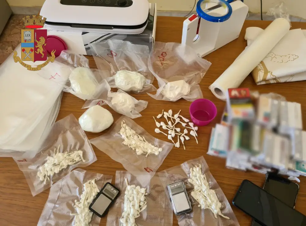 694 grammi di Droga in casa