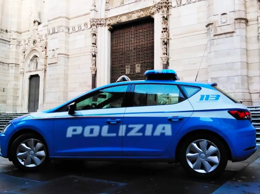 Tenta di rapinare uno scooter