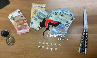 Trovato con coltello e droga