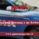 Evade dai domiciliari e rapina una persona
