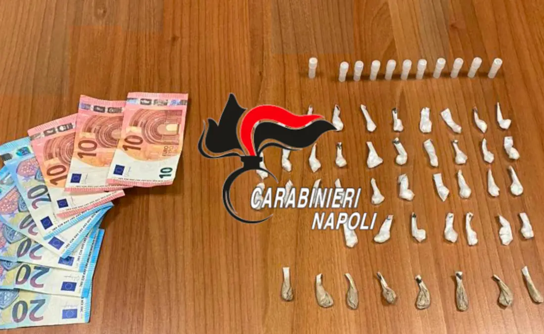 Spaccio nella vela gialla a Scampia