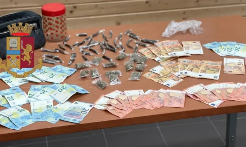Trovato con droga e soldi