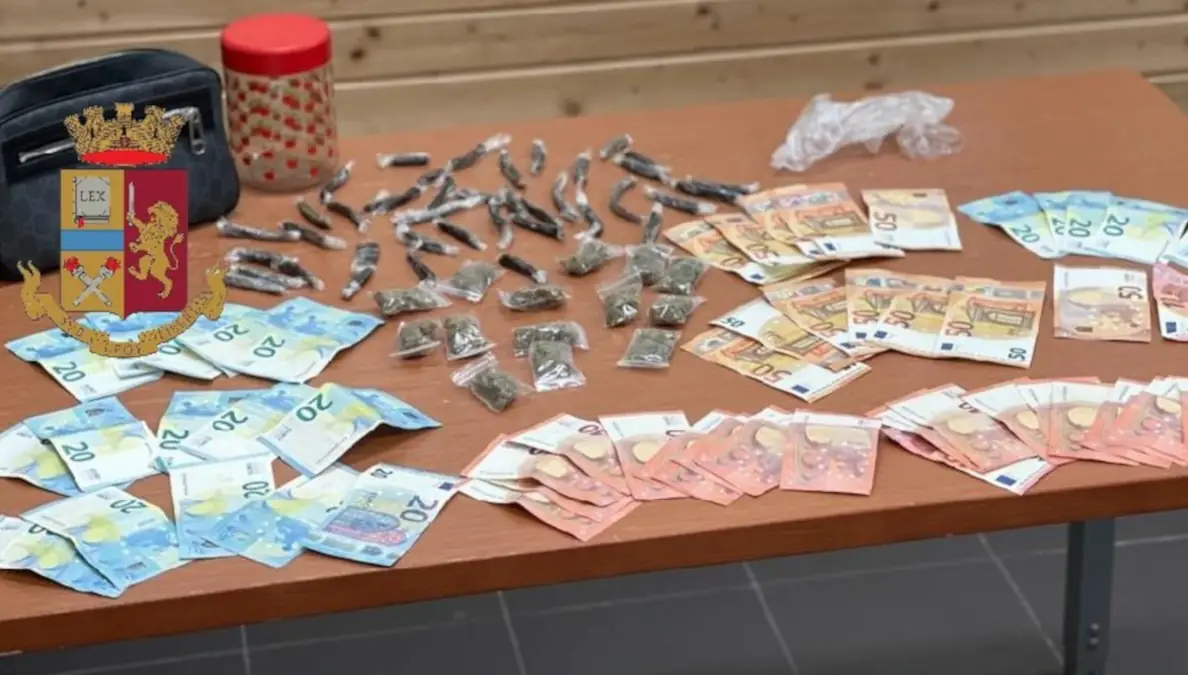 Trovato con droga e soldi