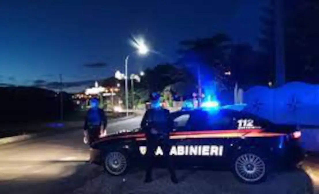 Accoltella giovane al torace