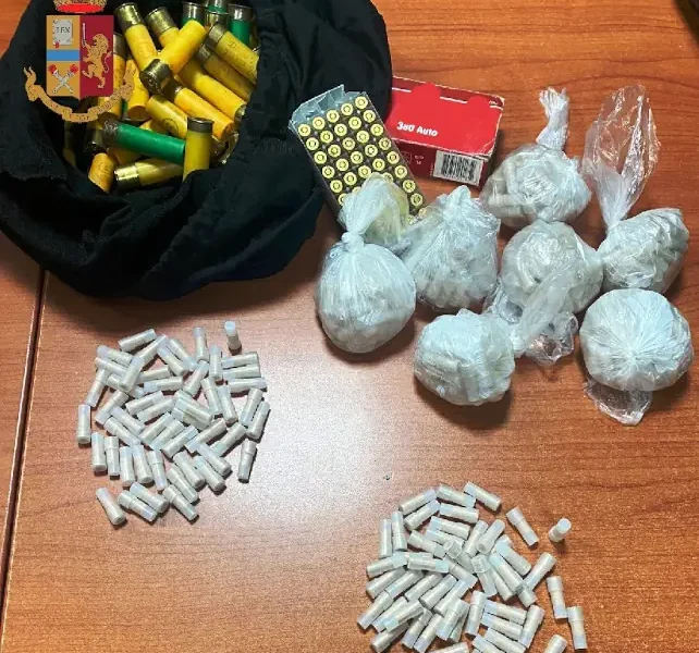 Sequestrate munizioni e droga a Scampia