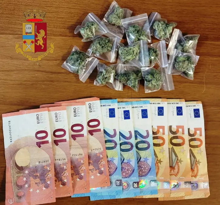 Controlli antidroga a Scampia