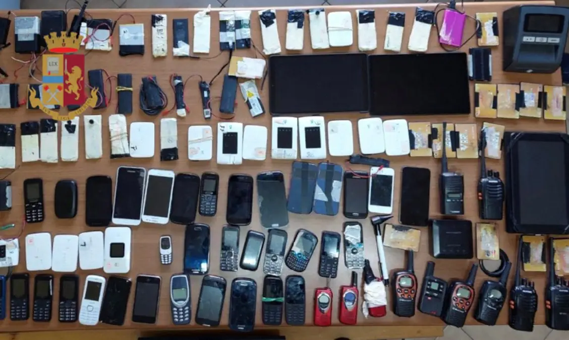 Dispositivi elettronici per superare l’esame