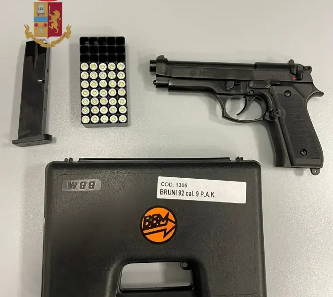Ercolano: sorpreso con una pistola