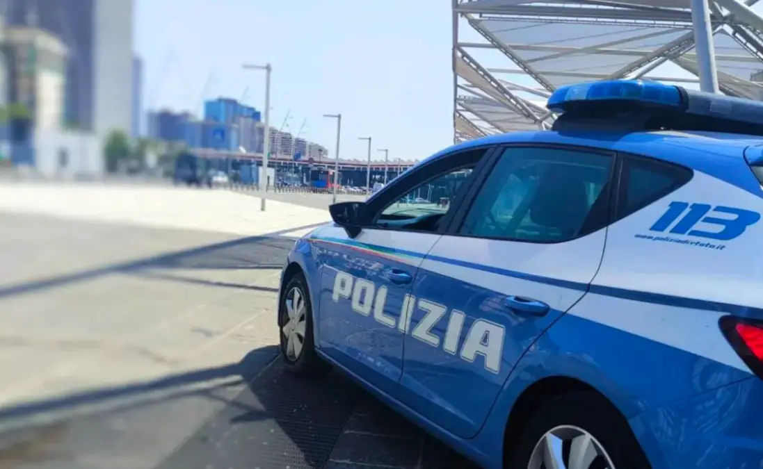 Ruba un cellulare e aggredisce un uomo