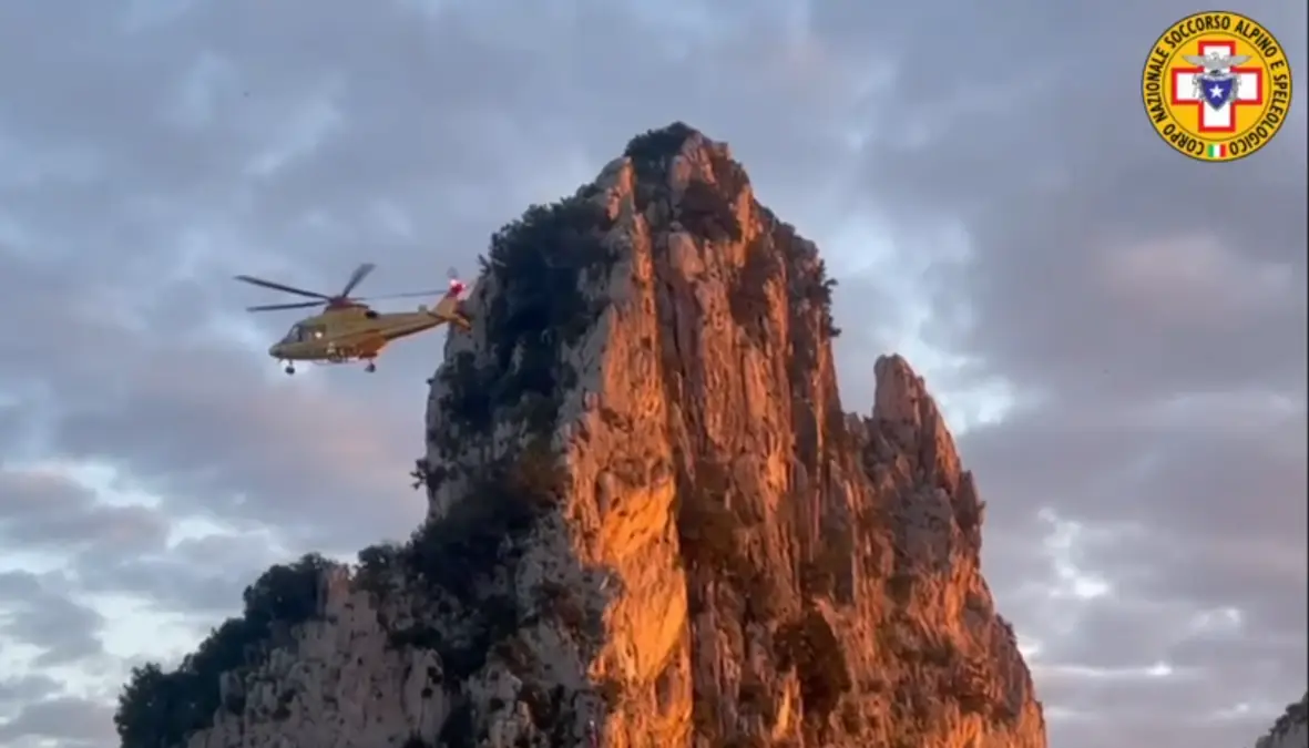 Capri: salvati rocciatori sul faraglione