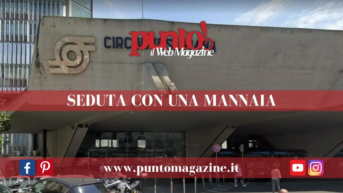 Seduta con una mannaia