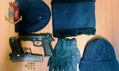 Tentano di disfarsi di una pistola