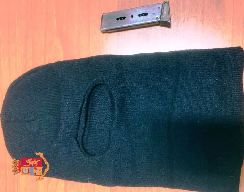 armato fugge all'alt della polizia