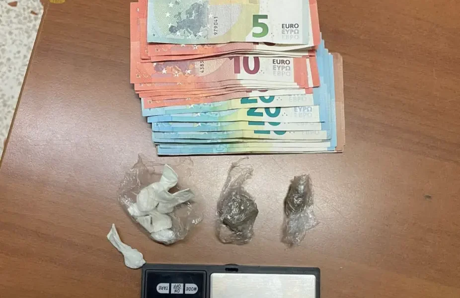 Spacciava dall'auto alla loggetta