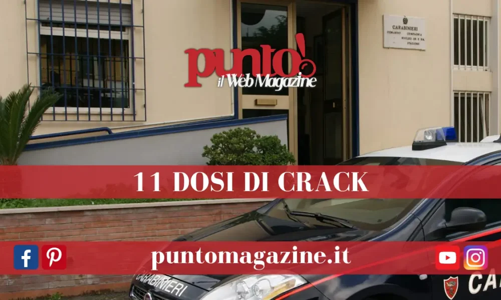 Getta 11 dosi di crack dal finestrino dell'auto