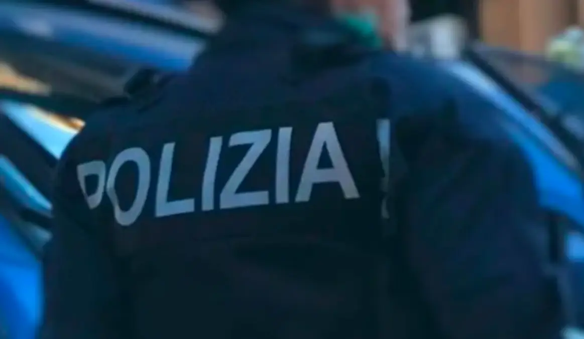 Evade dai domiciliari per andare in albergo