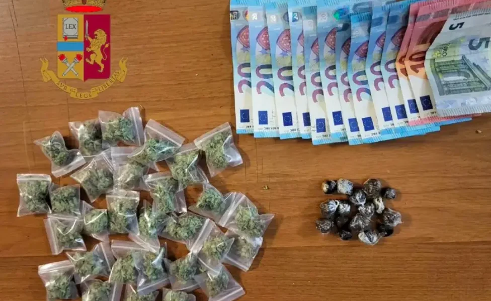 Controlli antidroga a Scampia: arrestato