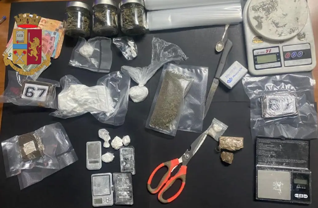 Aveva 621 grammi di droga in casa