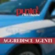 aggredisce i poliziotti in commissariato