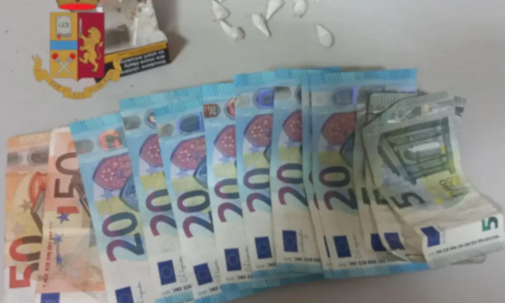 Sorpreso a spacciare in piazza Leone