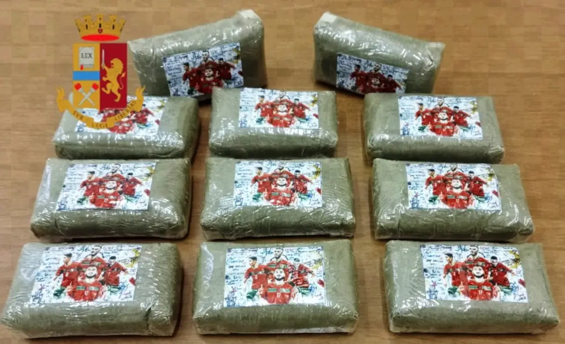 Secondigliano: sorpreso con hashish